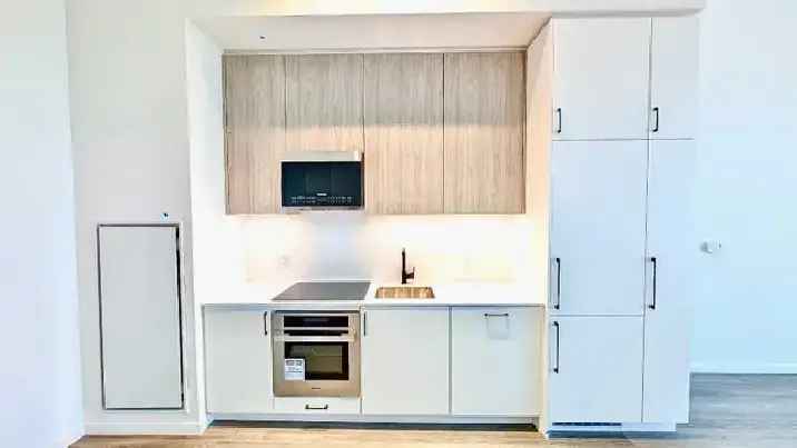 Modern 3 Bedroom Townhouse with In-Law Suite - Reina Condos