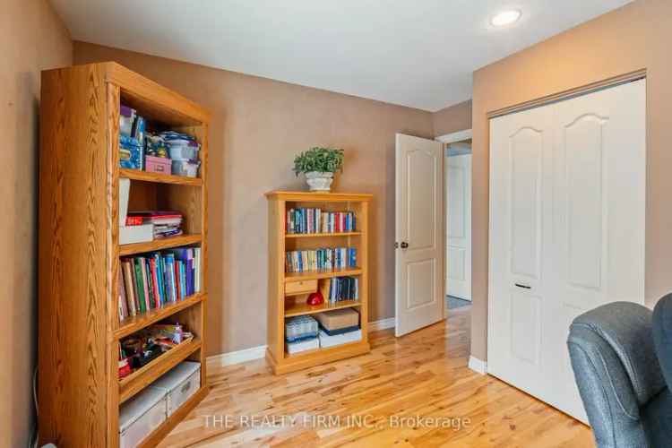 Townhouse For Sale in Columbia Street West, Waterloo, Ontario