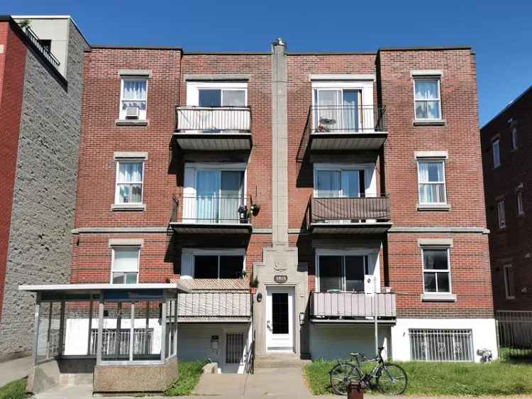 House For Sale in Montreal, Quebec