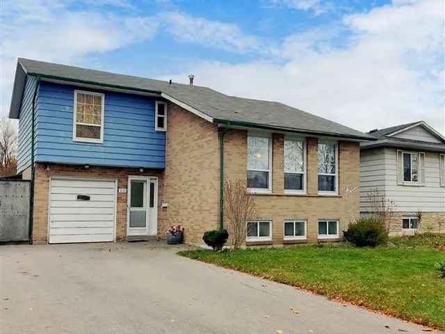 Family Home in Mississauga Four Bedrooms Huge Backyard