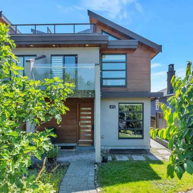 For Sale Luxurious Duplex in North Vancouver with Stunning Views