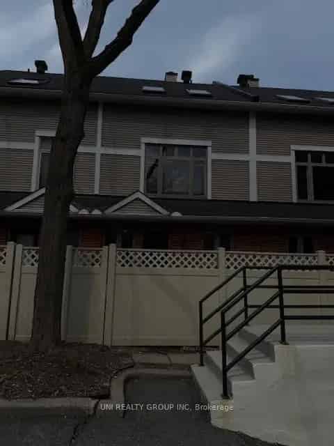 Executive Townhouse near uOttawa & Rideau Centre