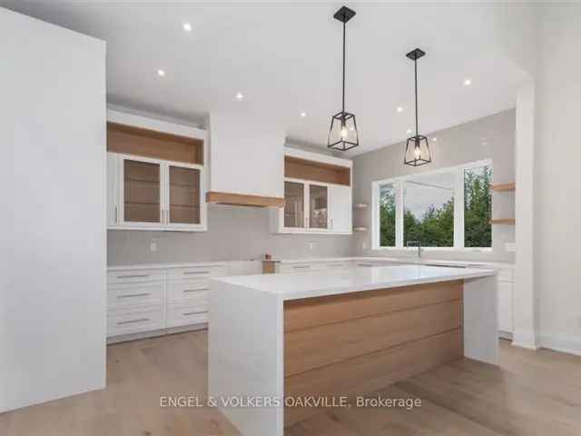 House For Sale in Oakville, Ontario