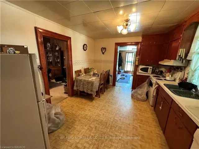 House For Sale in Brockton, Ontario