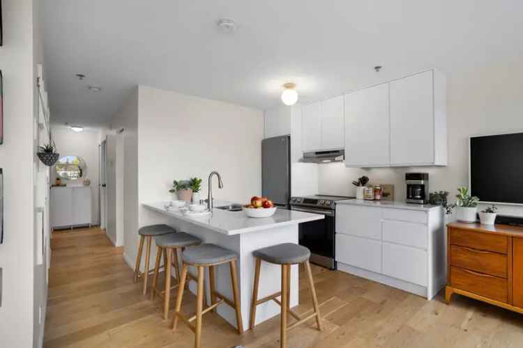 Condo For Sale in Vancouver, British Columbia