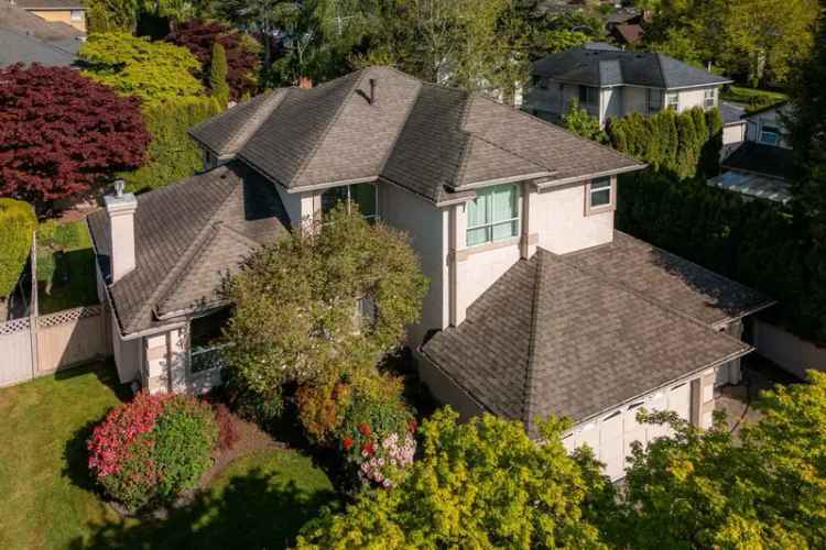 Fairway Estates Family Home - Triple Garage - Finished Basement