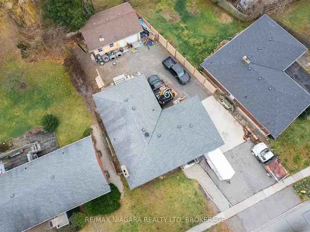 3 1 Bedroom Bungalow Near Pearson Park Detached Garage