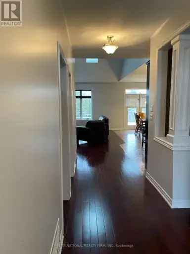 4-Bedroom Bungaloft in Lindsay - Spacious Family Home