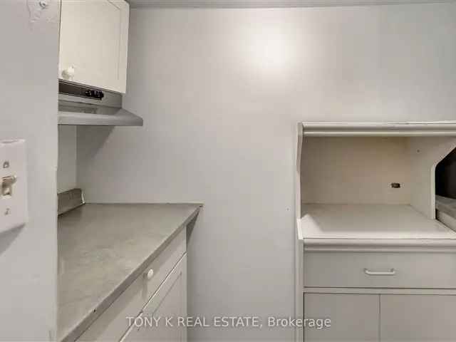 Townhouse For Sale in Markham, Ontario