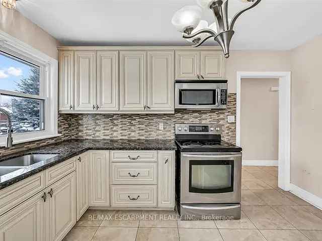 House For Sale in 105, Kings Forest Drive, Hamilton, Ontario