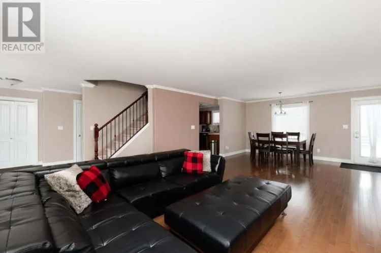 Charming 2-Storey Home in Eagle Ridge with Hot Tub and Double Garage