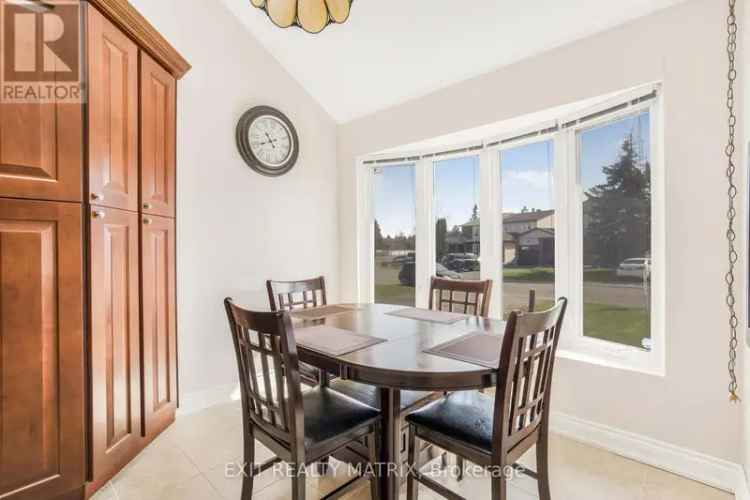 Beautiful Home near Downtown Ottawa with Private Yard and Deck
