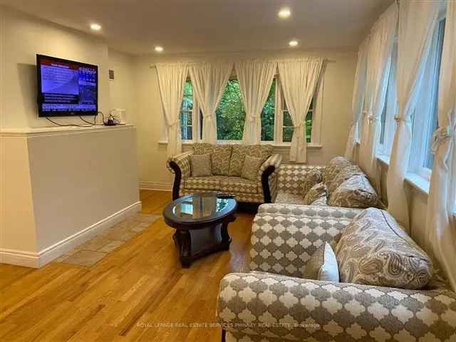 Mineola West Bungalow Kenollie School District 3 Bedroom Home