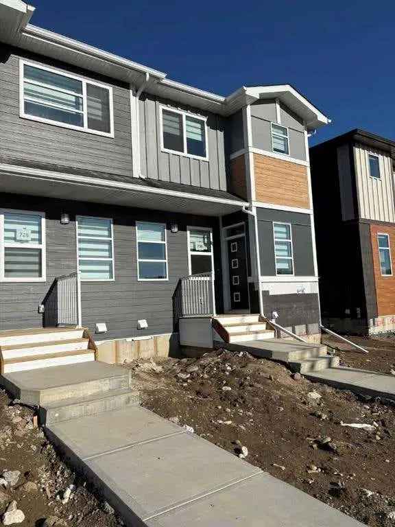 Luxurious Townhouse for Sale in Calgary with Double Car Garage