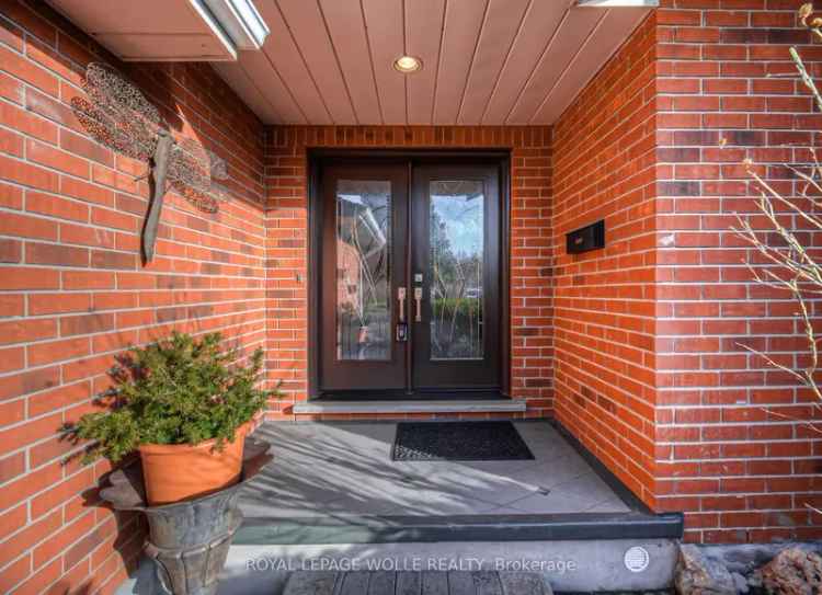 3 1 Bedroom 3 Bath Backsplit in Waterloo Near Parkland