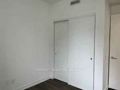 5 rooms apartment of 55 m² in Toronto