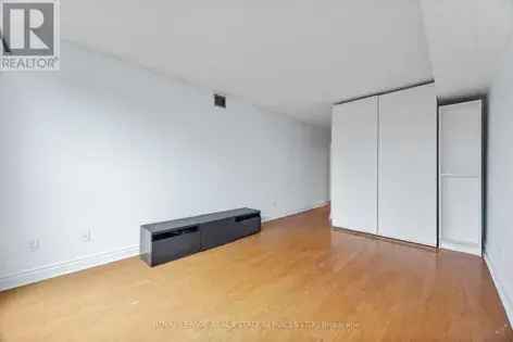 2 rooms apartment of 141 m² in Toronto