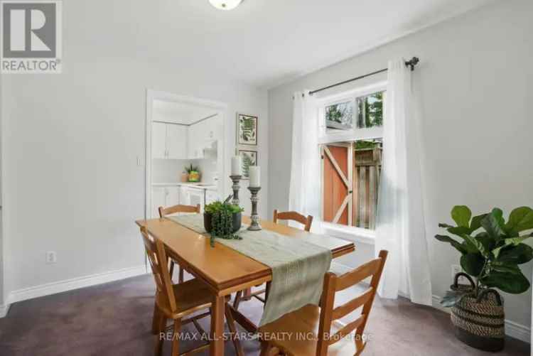 Beautiful 4-Bed 4-Bath Family Home in Uxbridge