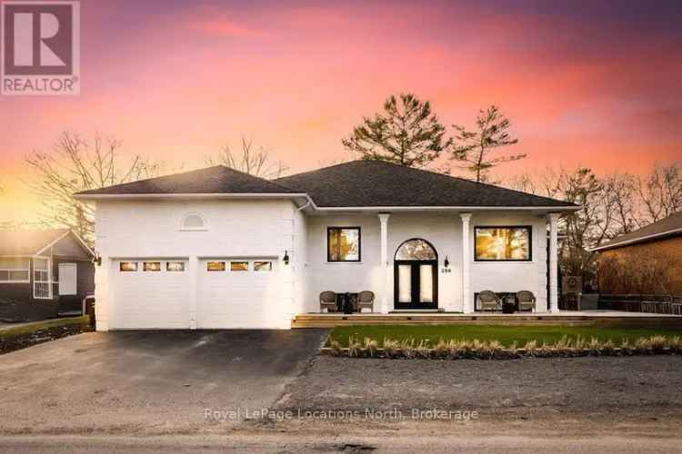Wasaga Beach Luxury Villa - 6BR 3BA - Resort Style Living