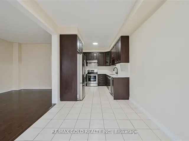 Townhouse For Sale in Brampton, Ontario