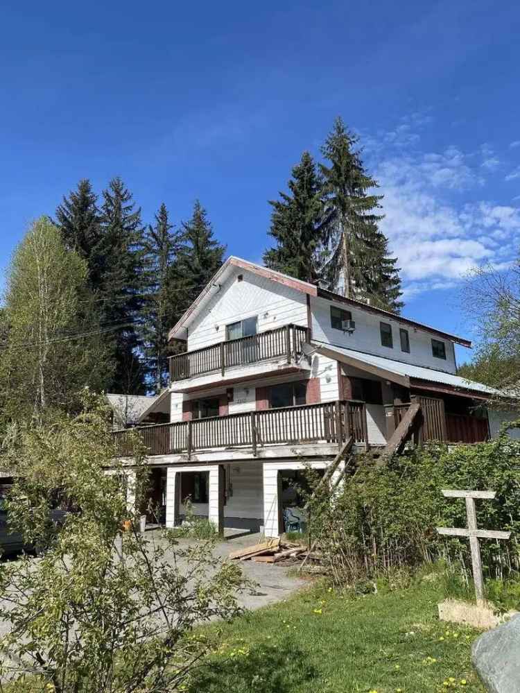 7 Bedroom House in White Gold Whistler Great for Builders and Investors