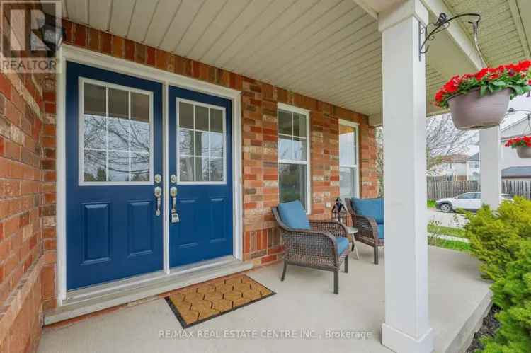 Family Home near Park and Highway 401 4 Beds 25 Baths