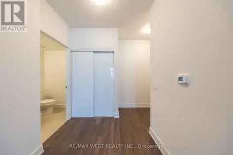 1 room apartment of 325 m² in Toronto