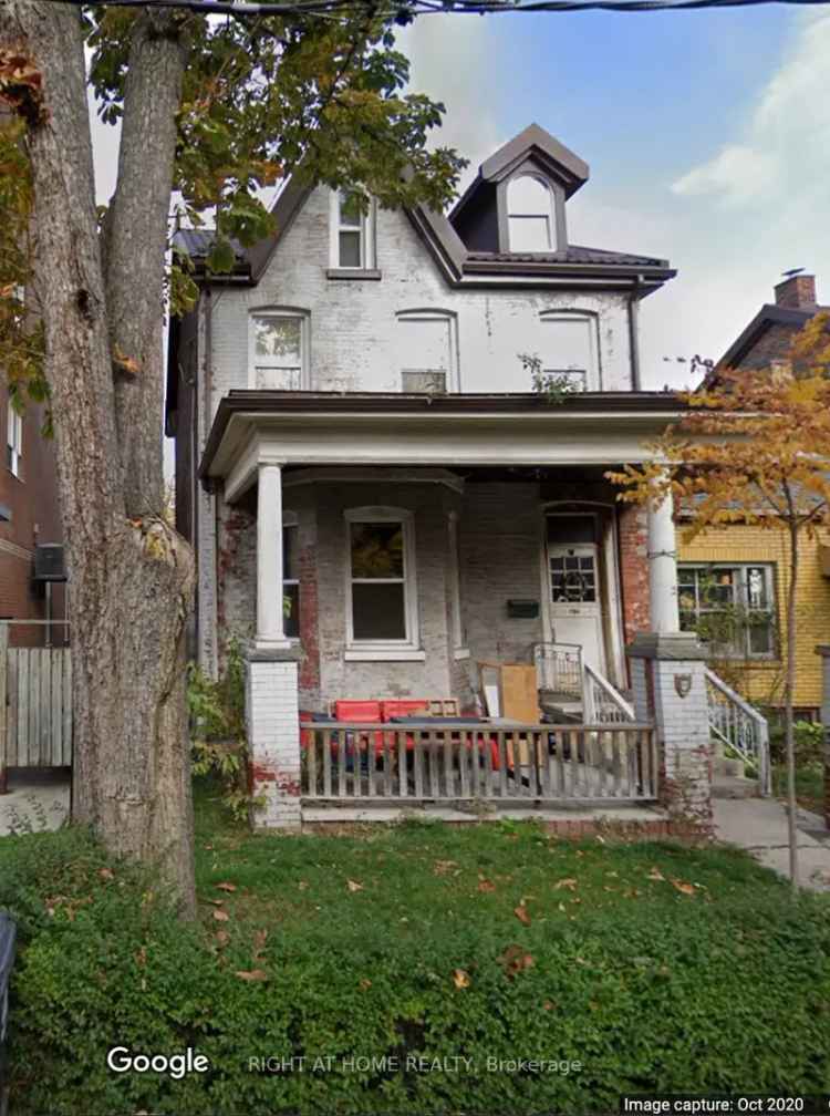 Buy House in Downtown Toronto with Investment Potential and Great Features