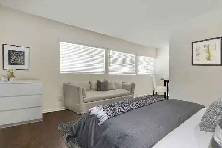 $2000 / 1Bd   1 Ba  Stunning Furnished Apt Toronto