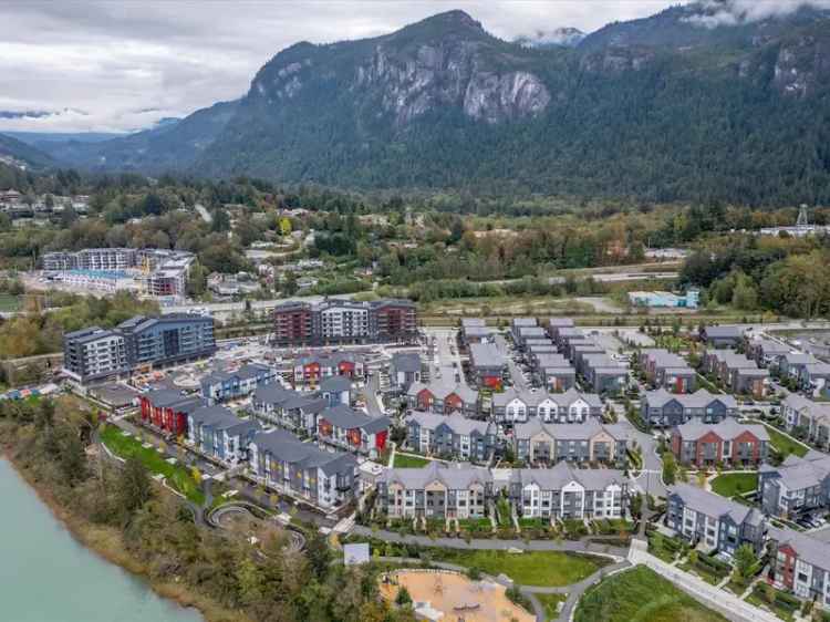 A $1,229,000.00 Townhouse with 4 bedrooms in Valleycliffe, Squamish