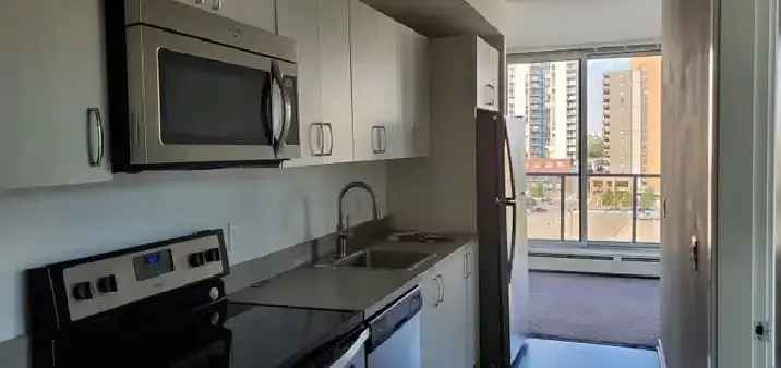 Newly Renovated 1 BD Condo. Available Immediately! Gym utilities