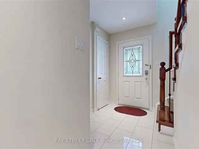 Cozy 3 Bed 2.5 Bath Townhouse Near Top Schools Greensborough