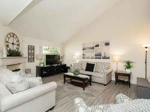 1600 Sq Ft Townhouse In Guildford Surrey BC 55 Community
