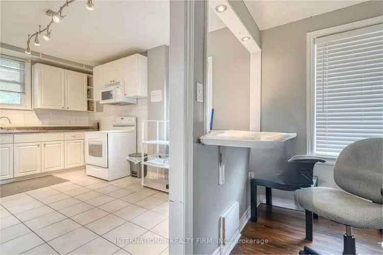 House For Sale in Hamilton, Ontario