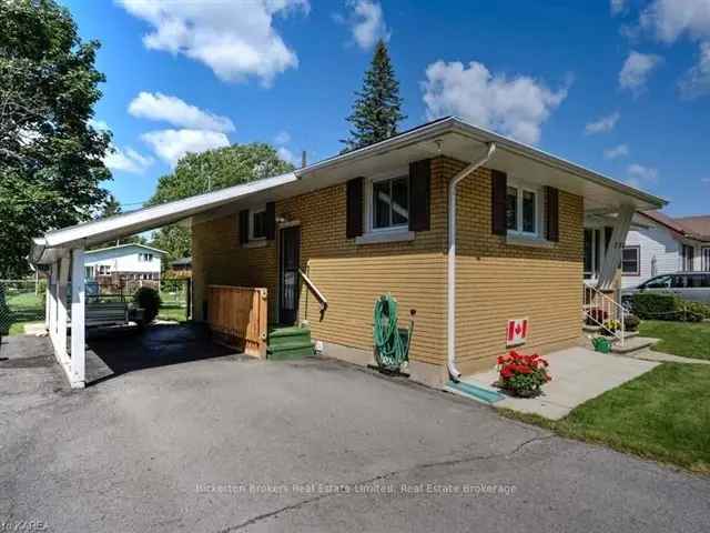 3 Bedroom 2 Bath Brick Bungalow South Ward Large Lot