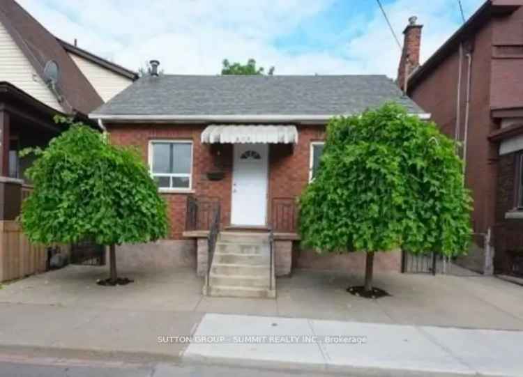 House For Sale in Hamilton, Ontario