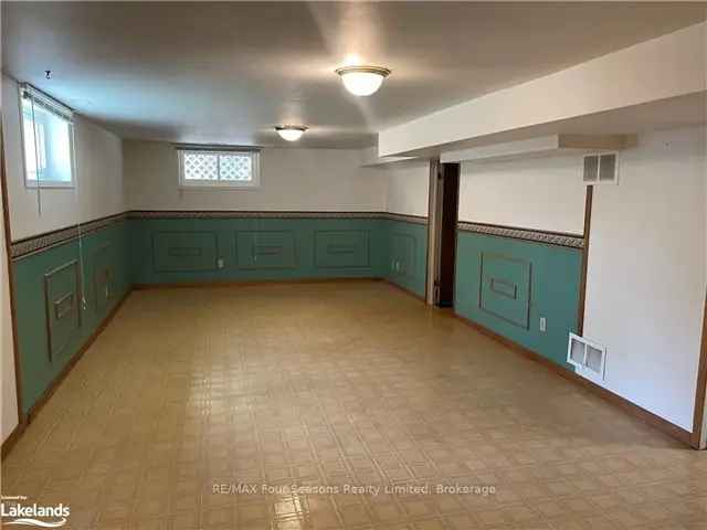 House For Sale in Coldbrook, null