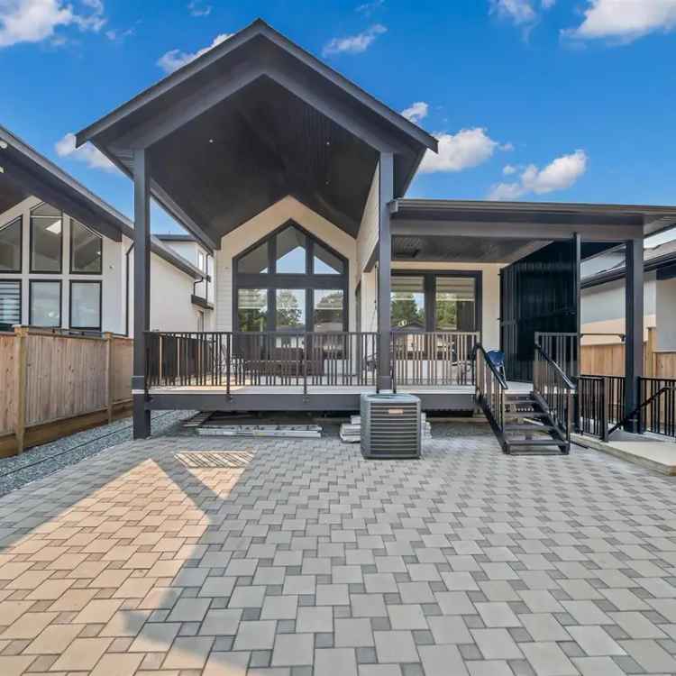 7 Bedroom 6 Bathroom House for Sale in North Delta