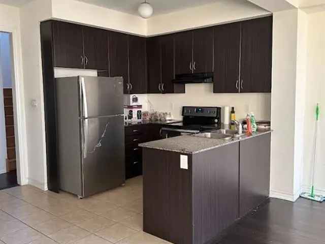 3 Bedroom House For Lease in Brampton