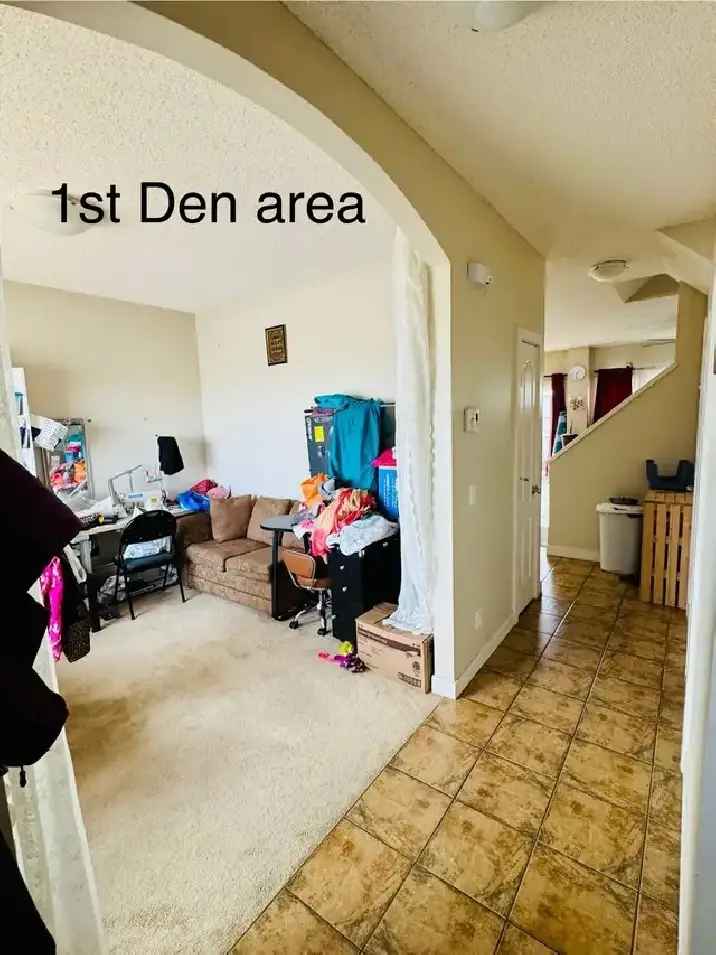 Upper Level House Rental 4 Bed 2 Den 2.5 Bath 1800 Sq Ft
