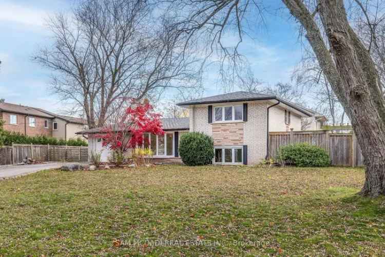 House For Sale in Oakville, Ontario