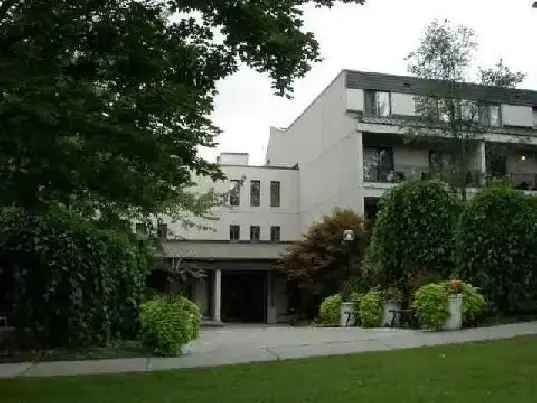 Clean and Beautiful Room in Condo Townhouse for Male