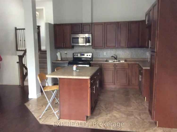 4 Bedroom Freehold Townhouse Family Home Double Driveway