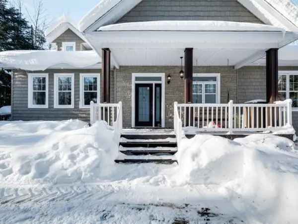 Bungalow for Sale near Highway 85