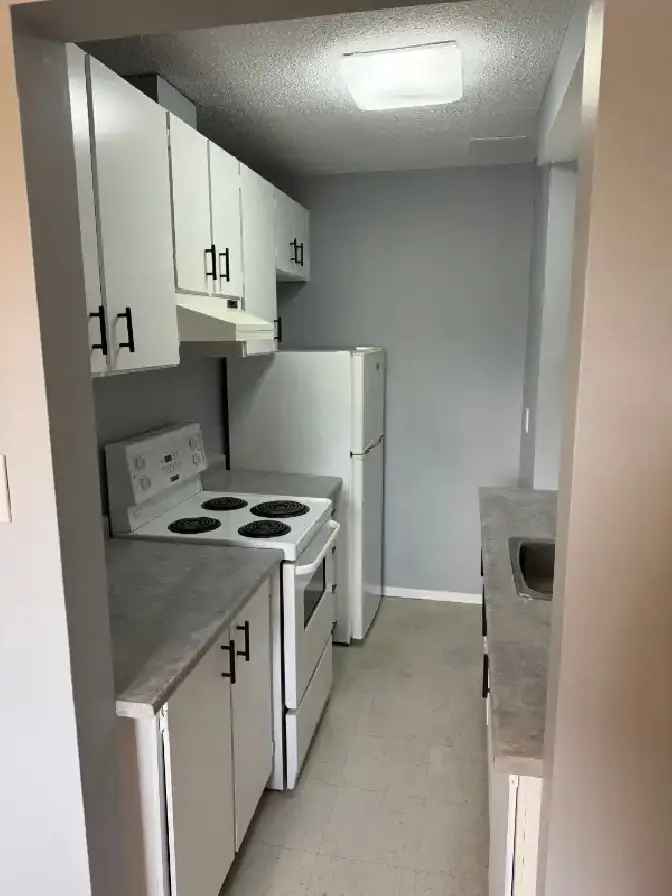 RENOVATED 2 BEDROOM TOWNHOUSE AVAIL IMMEDIATELY!!