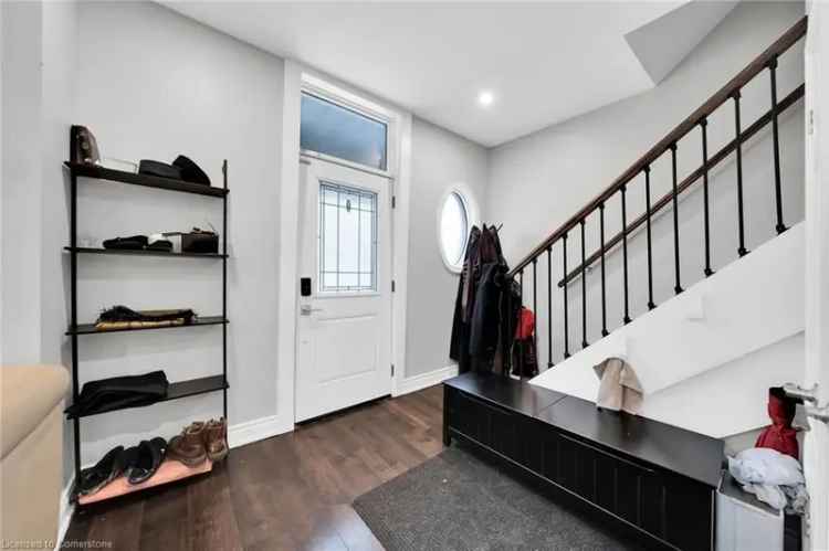 5-Bedroom 25-Bath Home Near Bayfront Park