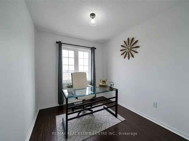 Spacious Ajax Freehold Townhome - 3+1 Beds, 4 Baths, Family Friendly