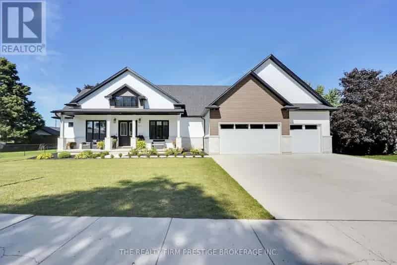 Newly Built Bungalow with Luxurious Features and Large Lot