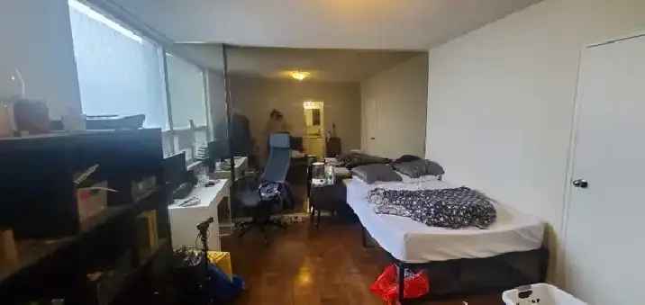 Master Bedroom for Rent – Spacious, Bright, & Prime Location!