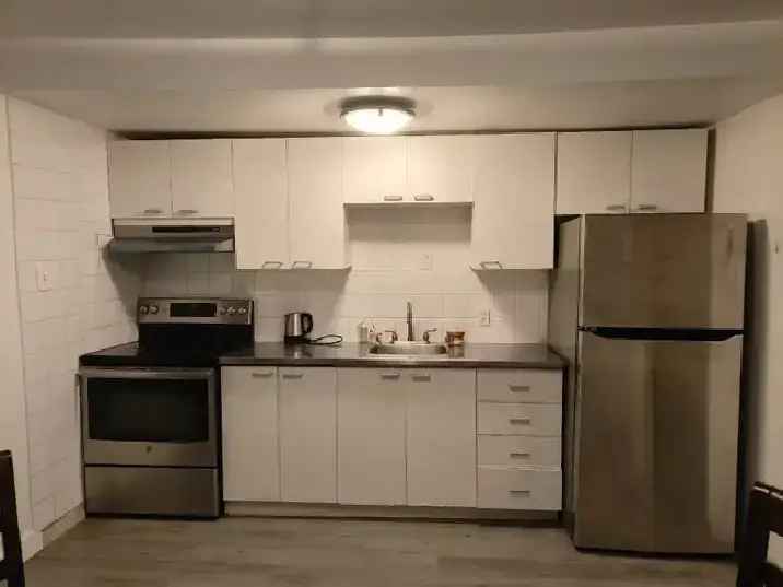 Spacious 3 Bedroom 5 1/2 Apartment in Ville Emard with Big Backyard